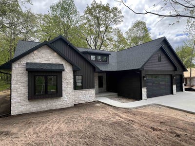 /international/us/996-thomas-trail-waupaca-wi-110108168870/