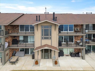 /international/us/8125-lake-shore-drive-cedar-lake-in-110106075892/