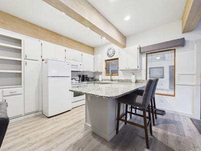 /international/us/351-2nd-ave-s-ketchum-id-110107981511/