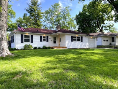 /international/us/1608-chevy-chase-drive-champaign-il-110107761429/