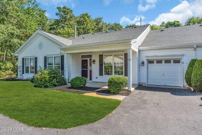 /international/us/122-greenlawns-drive-lakewood-nj-110110220129/
