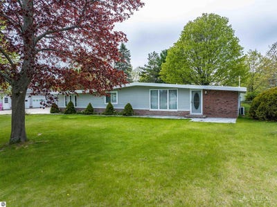 /international/us/5229-cedar-lake-road-oscoda-mi-110108252758/