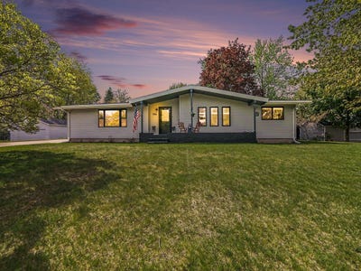 /international/us/906-mitchell-street-ludington-mi-110108280329/