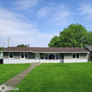 /international/us/814-n-court-street-ottumwa-ia-110106218559/