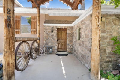 /international/us/280-n-300-w-parowan-ut-110101454437/