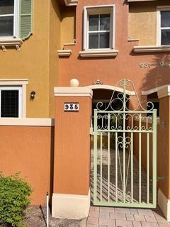 /international/us/143-sw-terrace-pembroke-pines-fl-110106581208/