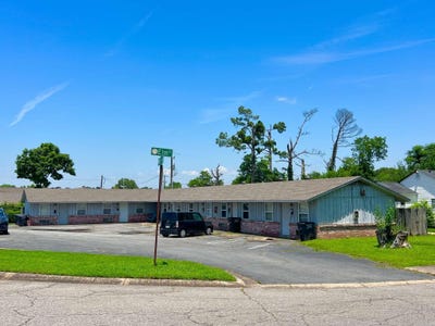 /international/us/120-s-elm-street-jacksonville-ar-110108852189/