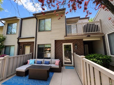 /international/us/201-birchwood-road-coram-ny-110108416079/