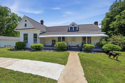 /international/us/220-e-georgia-avenue-whitwell-tn-110107480065/