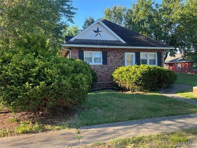 /international/us/208-henrietta-street-gillespie-il-110104941273/