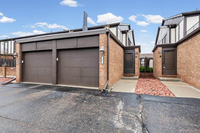 /international/us/417-country-club-drive-saint-clair-shores-mi-110107151863/