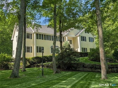 /international/us/12-carriage-hill-road-woodbridge-ct-110108301584/