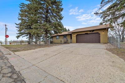/international/us/1410-1st-st-minot-nd-110106226667/