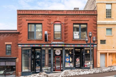 /international/us/21-n-lake-ave-duluth-mn-110108717828/