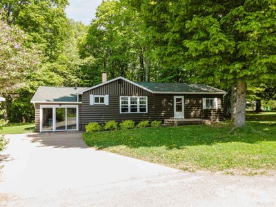 /international/us/372-section-14-iron-river-mi-110099913243/