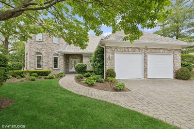/international/us/208-carriage-hill-circle-libertyville-il-110099597534/