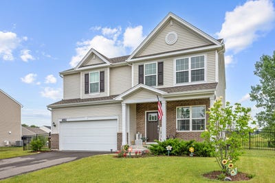 /international/us/8511-white-oaks-court-wonder-lake-il-110108721955/