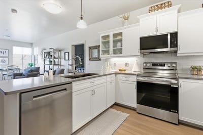 /international/us/100-woodlands-way-kalispell-mt-110108302148/