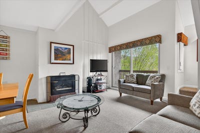 /international/us/695-east-mountain-road-killington-vt-110108615580/