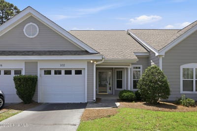 /international/us/102-oleander-court-morehead-city-nc-110108411207/