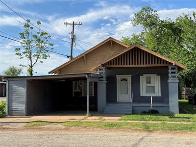 /international/us/304-w-nevada-street-seymour-tx-110120056541/