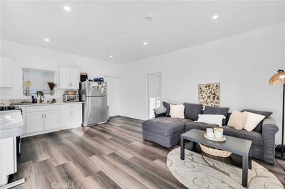/international/us/22137-gault-street-canoga-park-ca-110105256492/