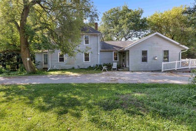 /international/us/1610-town-hall-road-beloit-wi-110102333642/