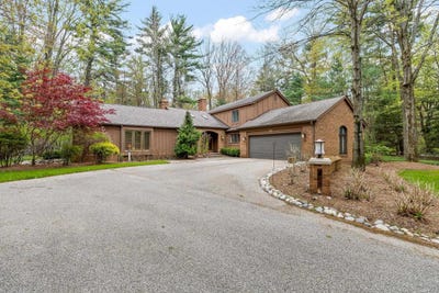 /international/us/3616-white-pine-way-street-midland-mi-110107803506/
