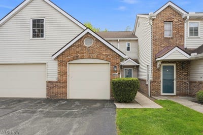 /international/us/5653-gateway-lane-brook-park-oh-110107869825/