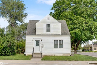 /international/us/210-s-jefferson-st-mount-pleasant-ia-110107927393/