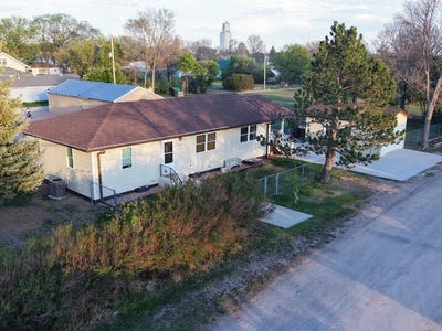 /international/us/207-n-scott-st-hay-springs-ne-110108106773/
