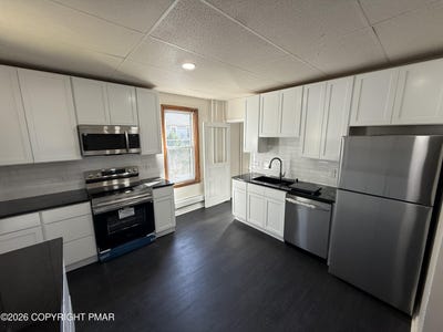 /international/us/644-walnut-street-catasauqua-pa-110120498793/