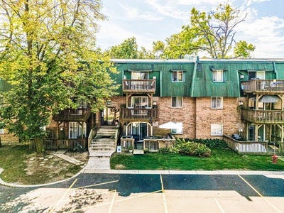 /international/us/1942-tall-oaks-drive-aurora-il-110110379588/