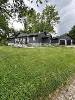 /international/us/408-n-main-street-hendricks-mn-110108607925/