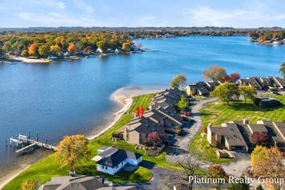 /international/us/15762-prospect-point-drive-spring-lake-mi-110106314828/