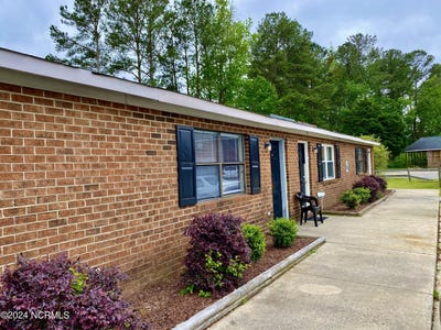/international/us/1085-cheyenne-court-greenville-nc-110103624878/