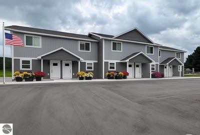 /international/us/3792-woodgate-drive-traverse-city-mi-110101135871/