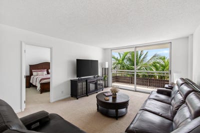 /international/us/555-nw-4-avenue-boca-raton-fl-110108794342/