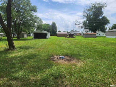 /international/us/105-w-1st-street-ina-il-110101094992/