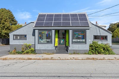 /international/us/67-brentwood-street-portland-me-110120607333/