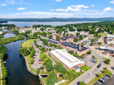 /international/us/66-landing-lane-laconia-nh-110108489198/