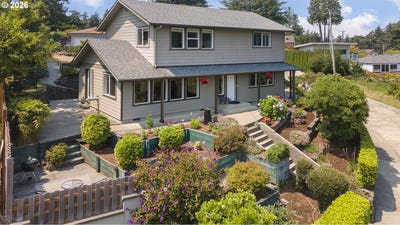 /international/us/1389-bayview-ave-northbend-or-110109738523/