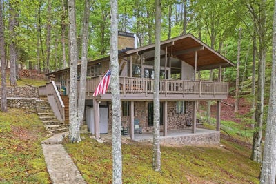 /international/us/16469-smith-mountain-lake-pkwy-huddleston-va-110119968492/