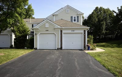 /international/us/230-university-lane-elk-grove-village-il-110119525812/