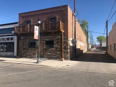 /international/us/147-e-lagoon-st-roosevelt-ut-110108532727/