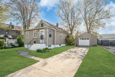 /international/us/111-s-4th-street-lindenhurst-ny-110107570191/