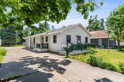 /international/us/117-w-petoskey-street-gaylord-mi-110108814657/