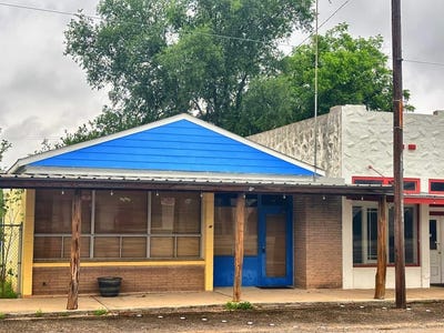 /international/us/117-s-nueces-st-camp-wood-tx-110107853987/