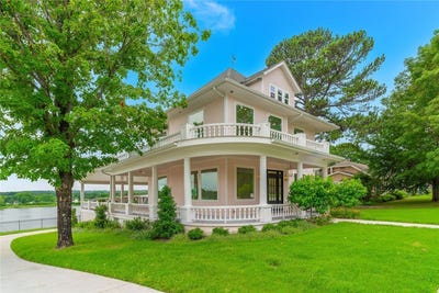/international/us/601-w-river-street-ozark-ar-110108266127/