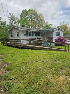 /international/us/220-mills-ave-beckley-wv-110101191263/